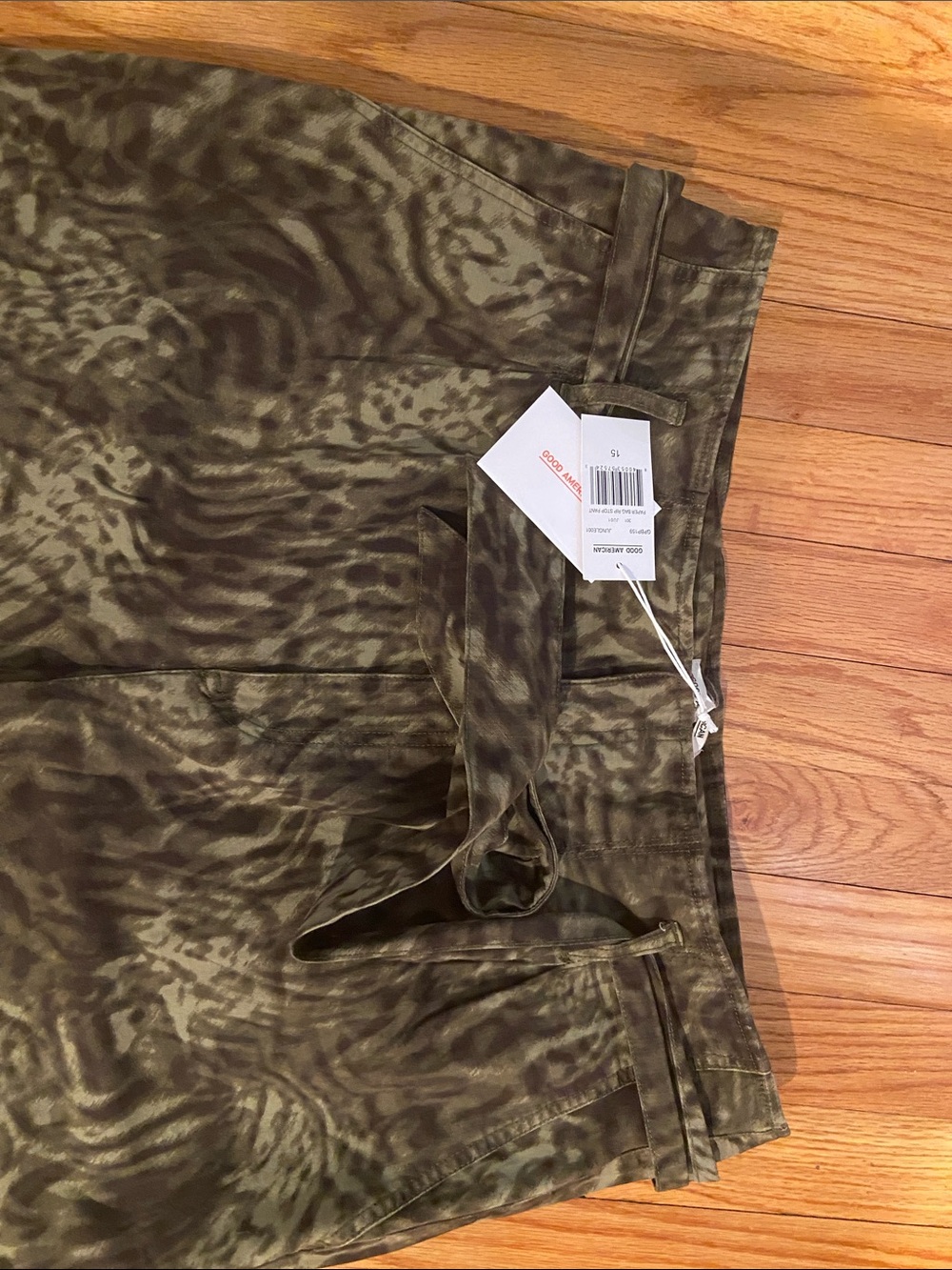 Good American Capri Pants, 15/33, NWTs - Picture 4 of 7